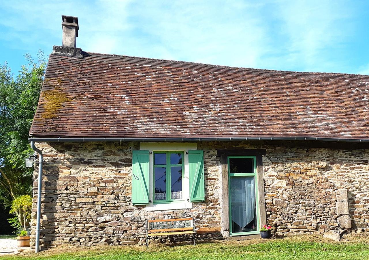 La Rhue Gites - JacuzziJumilhac-le-Grand エクステリア 写真